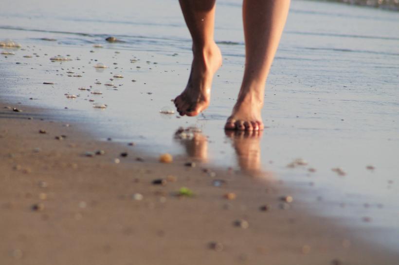 barefoot walking technique